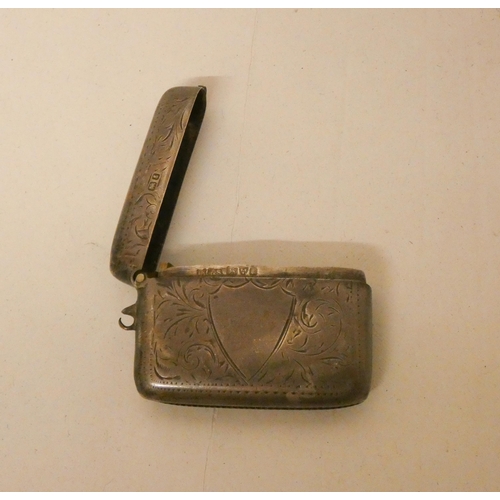 518 - An Edwardian silver vesta case. Chester 1905.