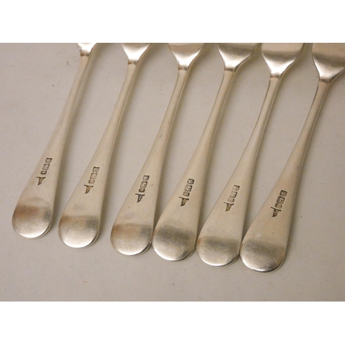 527 - A Set of six silver table forks, Walker & Hall, Sheffield 1901. Gross weight 10.3 troy ounces