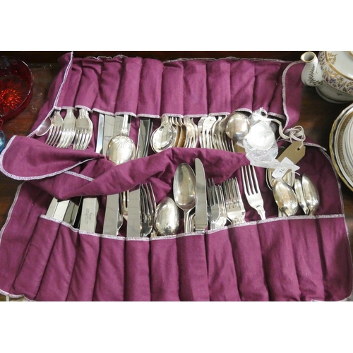 107 - A quantity of assorted Kings patterned and other plated cutlery in a roll