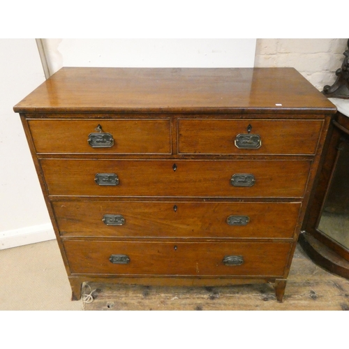 194 - A Georgian mahogany chest of three long and two short drawers with brass handles. 3'6