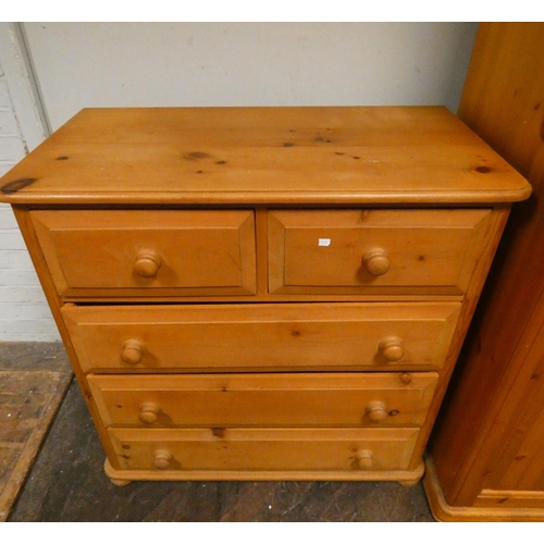 325 - A Victorian style pine chest of drawers with bun handles, 36