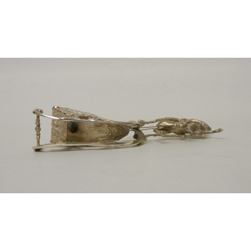 538 - A miniature silver novelty reindeer drawn sleigh. 9cm long