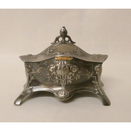 498 - A WMF Art Nouveau dressing table trinket box, marked to base and numbered 28K. 12.5cm across.