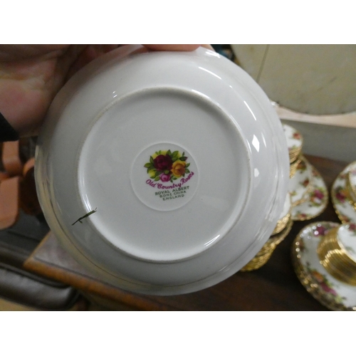 109 - A quantity of Royal Albert old country roses plates, dishes etc, approx. 98 pieces.