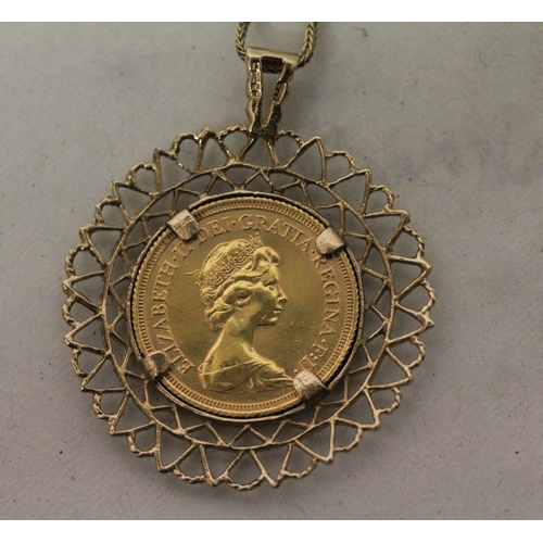 566 - Queen Elizabeth II 1978 Gold Sovereign, mounted in an openwork pendant mount, suspended from a gold ... 