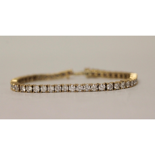 658 - A diamond line bracelet, of brilliant cut diamonds in 18ct yellow gold. Marked 18K, 750, Clasp marke... 