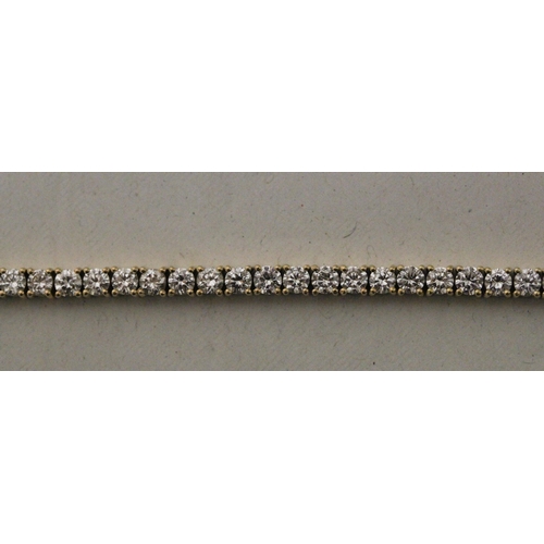 658 - A diamond line bracelet, of brilliant cut diamonds in 18ct yellow gold. Marked 18K, 750, Clasp marke... 