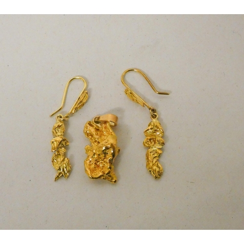 668 - Australian Gold nugget pendant and pair of matching drop earrings, gross weight 12.1g