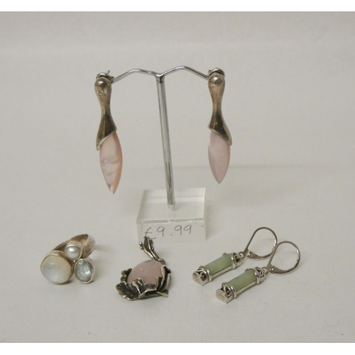 694 - A silver labradorite and pearl dress ring, Rose quartz drop earrings, oval pendant and a pair of jad... 