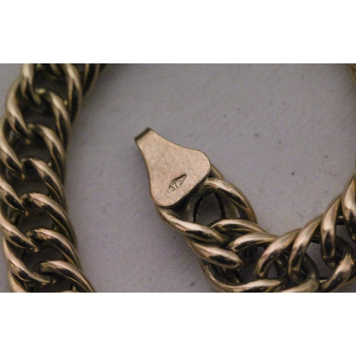 722 - A 9ct gold flattened curb chain bracelet, marked 375 on clasp. 19cms long. Gross weight 7.8g