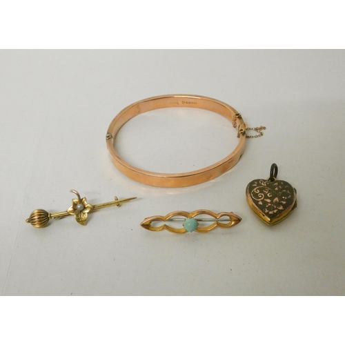 732 - A 9ct rose gold hinged bangle, Two 9ct gold bar brooches and a  gold front & back locket. Gold weigh... 