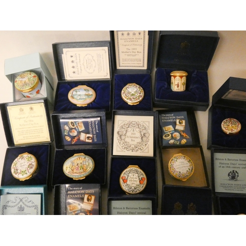 244 - A collection of fourteen Halcyon Days porcelain trinket boxes, all in original boxes to include New ... 