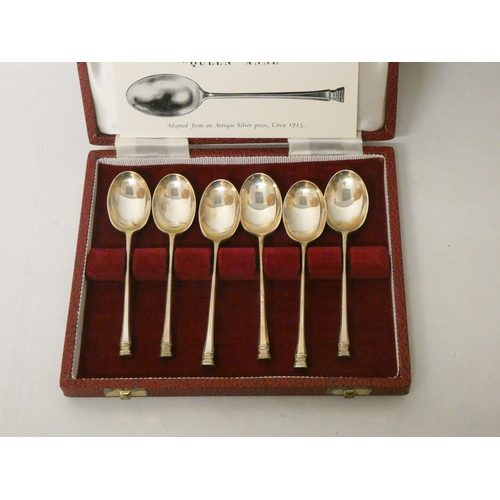 508 - A cased set of Queen Anne style seal ended silver teaspoons. 2.15 troy oz