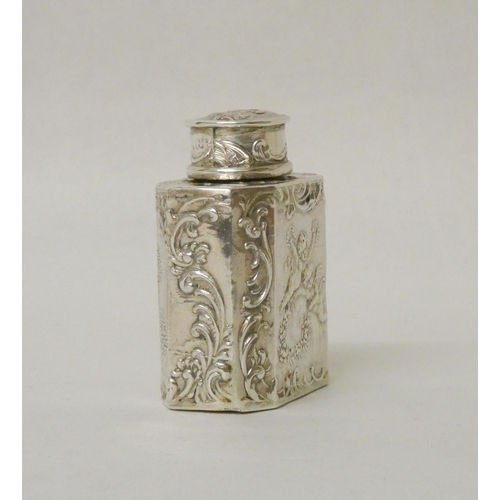 523 - Early 20th century continental Silver miniature perfume flask, London import marks 1901, 5 cms high