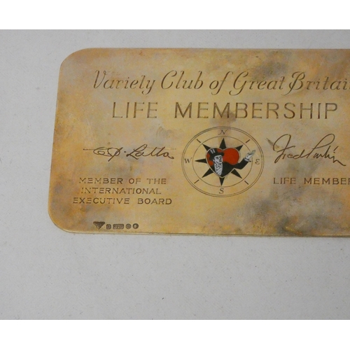 560 - Variety Club of Great Britain Life Membership Gold card - 9ct gold tablet presented to Fred Pontin, ... 