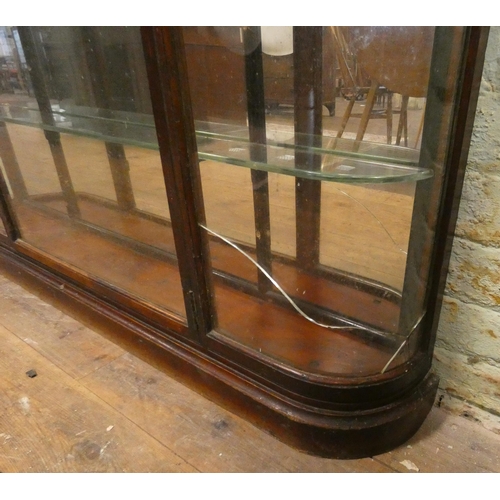 449 - A mahogany glazed shop style display cabinet with interior mirror and shelves with rounded ends 4' w... 