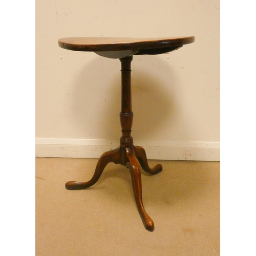 456 - A circular Victorian oak occasional table on pillar and tripod base base, 21