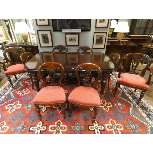 480 - A Victorian style table & chair set,  comprising extending mahogany table on reeded style legs with ... 