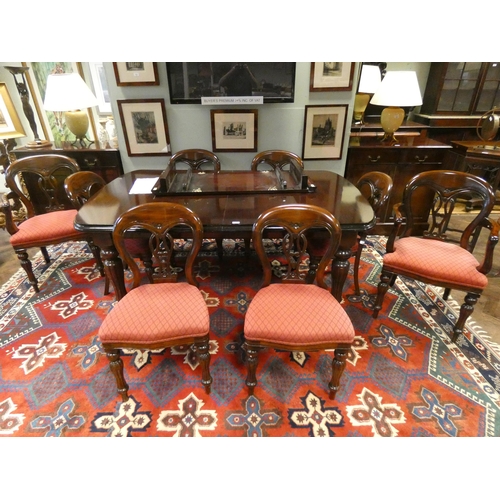 480 - A Victorian style table & chair set,  comprising extending mahogany table on reeded style legs with ... 