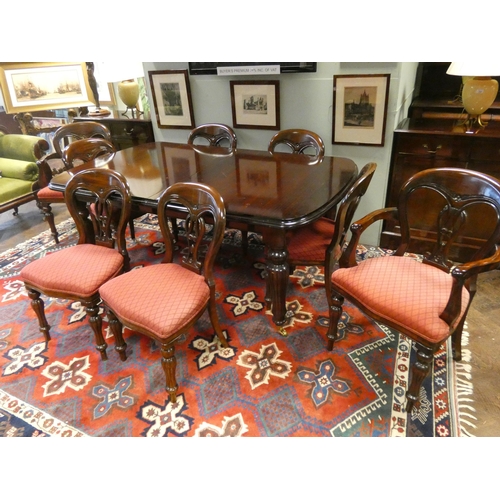 480 - A Victorian style table & chair set,  comprising extending mahogany table on reeded style legs with ... 