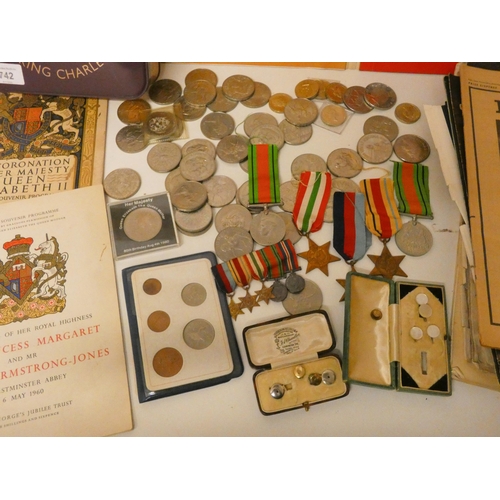 742 - A collection of second world war medals, commemorative crowns to include £42 in face value of commem... 