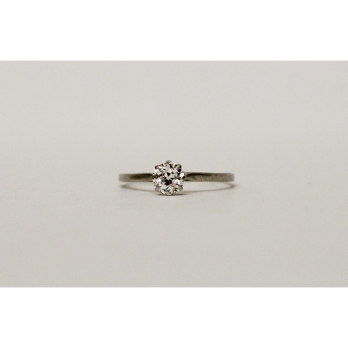 645 - A 1920's diamond engagement ring, the brilliant cut diamond claw set in platinum, with original leat... 