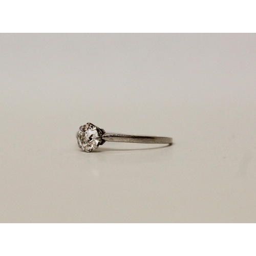 645 - A 1920's diamond engagement ring, the brilliant cut diamond claw set in platinum, with original leat... 