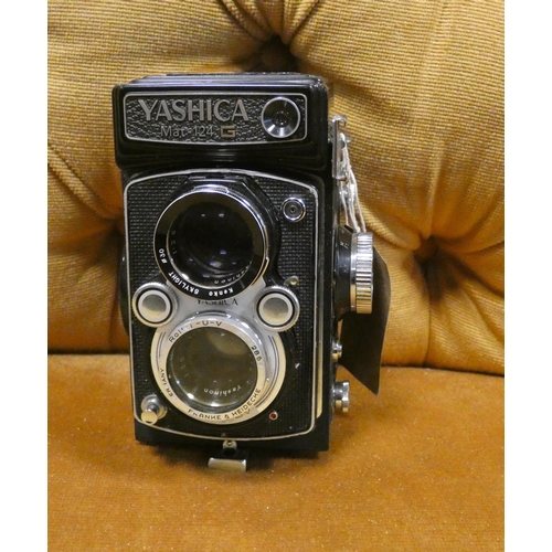 753 - A Yashica Mat-124 vintage camera - L6100312, untested -  sold as seen