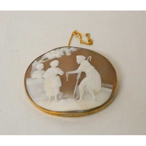 611 - A large oval shell cameo brooch in 9ct gold frame. 59mm across