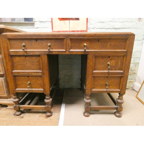 306 - An early 20th century oak knee-hole desk fitted six drawers with brown leather top, 3'6