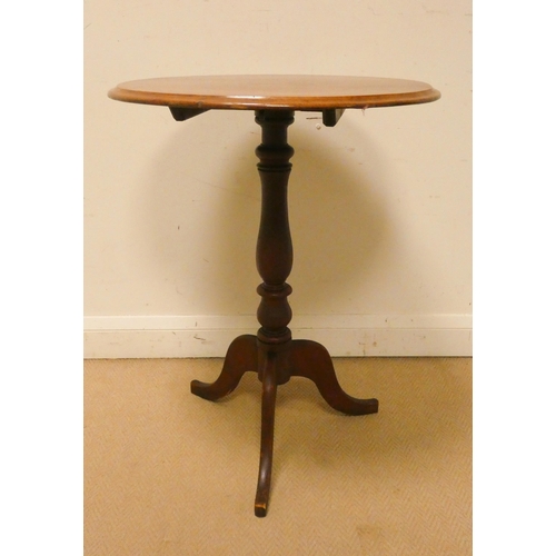 307 - An antique mahogany wine table with a circular top