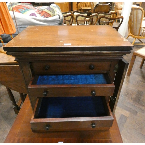 347 - A Victorian mahogany table-top specimen cabinet of six drawers with Wellington style locking mechani... 