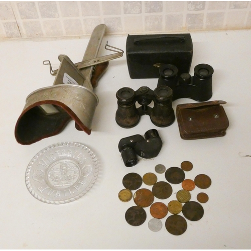 253 - A vintage stereoscope, binoculars to include Zeiss, a glass Victoria's Jubilee pin dish, small quant... 