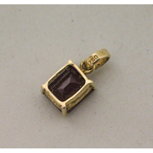 548 - A ruby pendant, the trap cut ruby in an 18ct yellow gold claw setting, gross weight 2.4 grams...