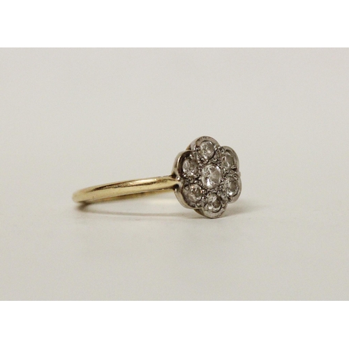 558 - An 18ct yellow gold diamond daisy cluster ring, hallmarked, ring size T, 4.2 grams...