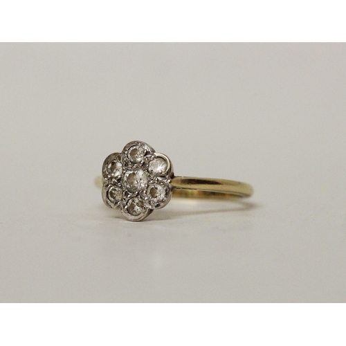 558 - An 18ct yellow gold diamond daisy cluster ring, hallmarked, ring size T, 4.2 grams...