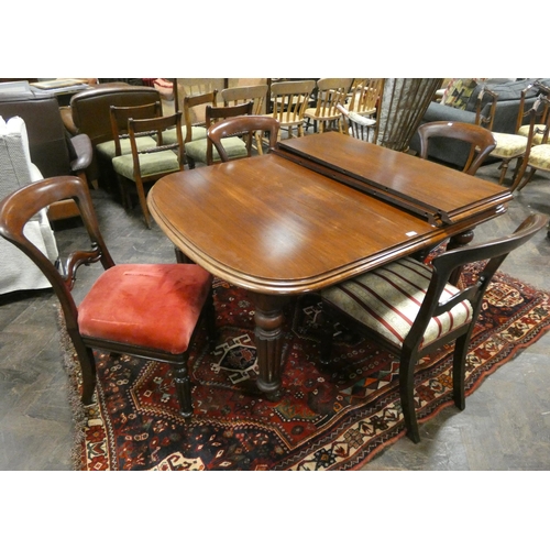 369 - A Victorian mahogany wind-out extending dining table with additional leaf and four balloon backed ch... 