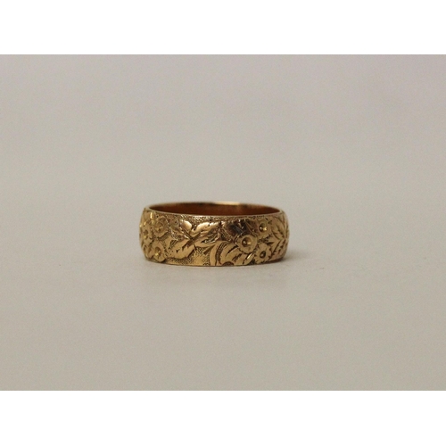 649 - A Victorian 18ct yellow gold wedding band with floral decoration, ring size L, gross weight 5.7 gram... 