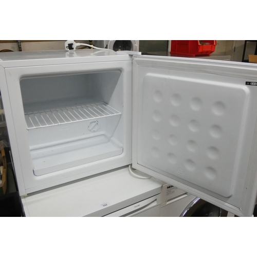 343 - A Cookology table top freezer