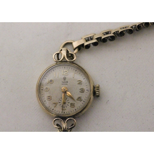 504 - Tudor Royal 9ct gold cased ladies vintage wristwatch on hallmarked 9ct bracelet strap. Gross weight ... 