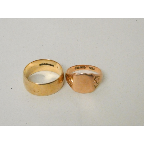 505 - A wide 9ct gold wedding band and a 9ct rose gold signet ring. Gross weight 10g. Wedding ring size T,... 