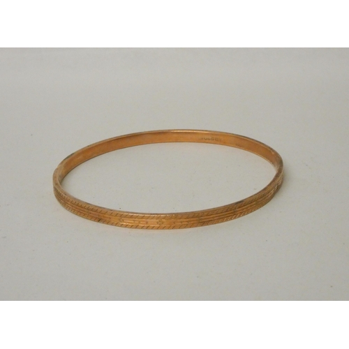 539 - Victorian 9ct rose gold slave bangle, with engraved decoration. 6.4g