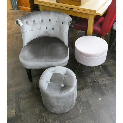 207 - A grey velvet buttoned upholstered bedroom chair with matching footstool and a pink upholstered foot... 