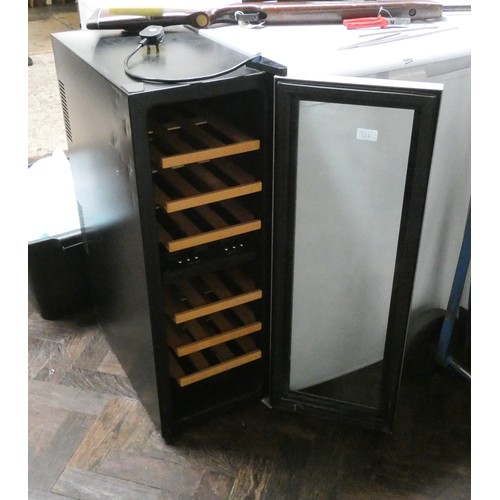 412 - A glass door bottle cooler with five shelves