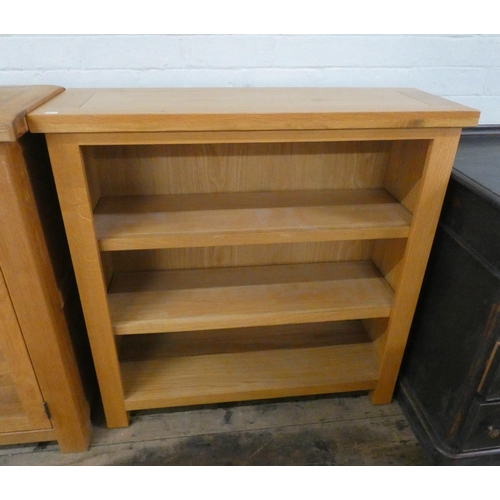 20 - A modern light oak open bookcase, 3' wide x 3' high