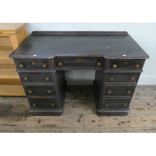 22 - A Victorian mahogany kneehole desk, fitted right drawers, 4' wide