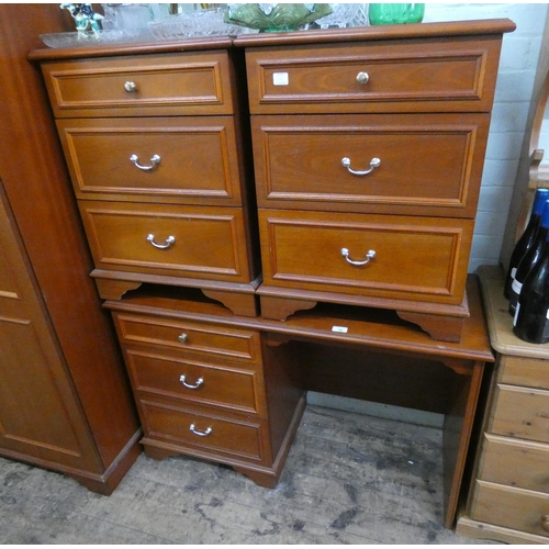 32 - A modern stag mahogany single pedestal dressing table and a pair of matching three drawer bedside ch... 