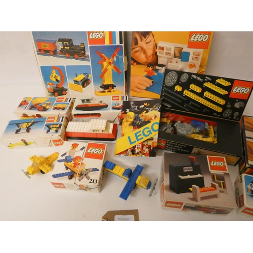 667 - Collection of boxed Lego -models - hovercraft & planes etc - opened