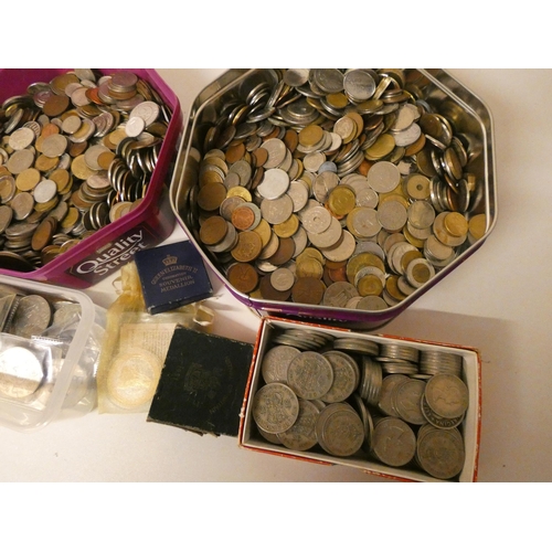 683 - Large accumulation of English & Foreign coins, crowns, commemoratives etc