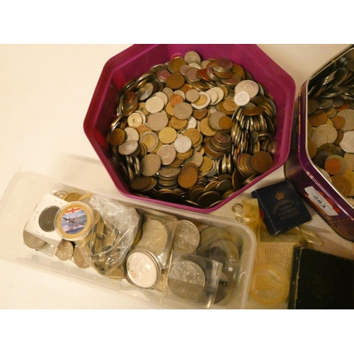 683 - Large accumulation of English & Foreign coins, crowns, commemoratives etc